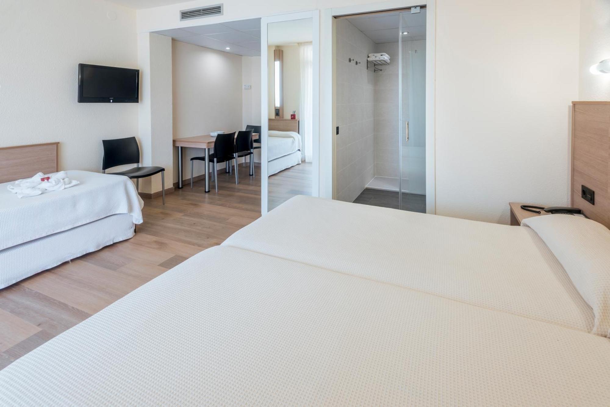 Hotel Marinada Salou Bagian luar foto