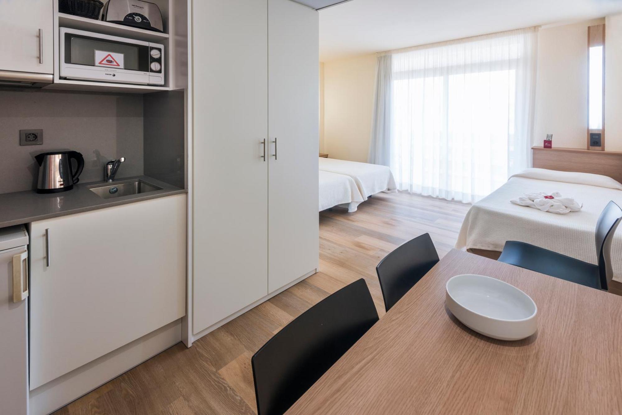 Hotel Marinada Salou Bagian luar foto