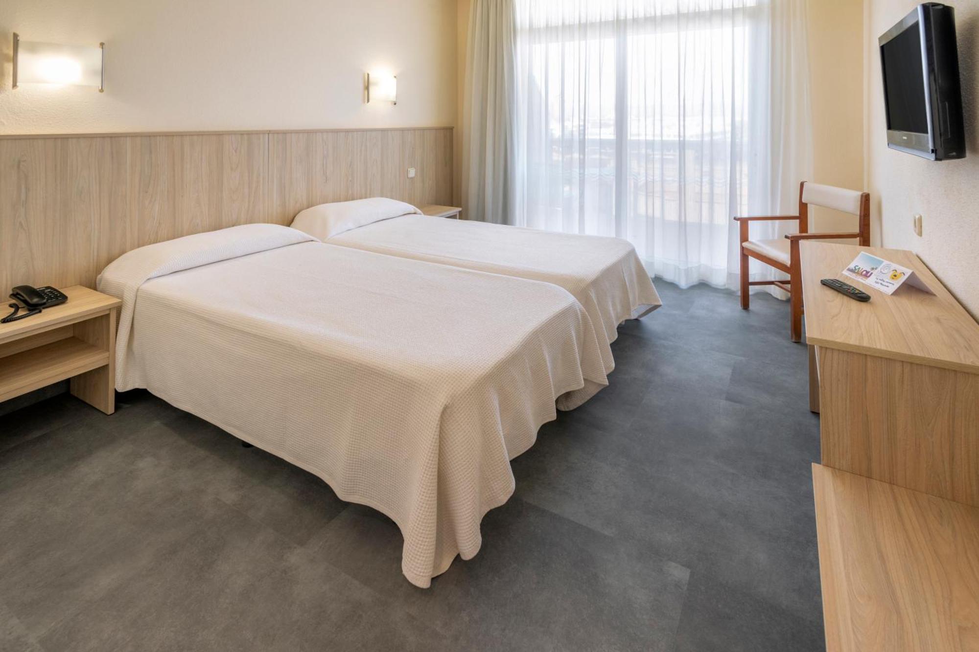 Hotel Marinada Salou Bagian luar foto