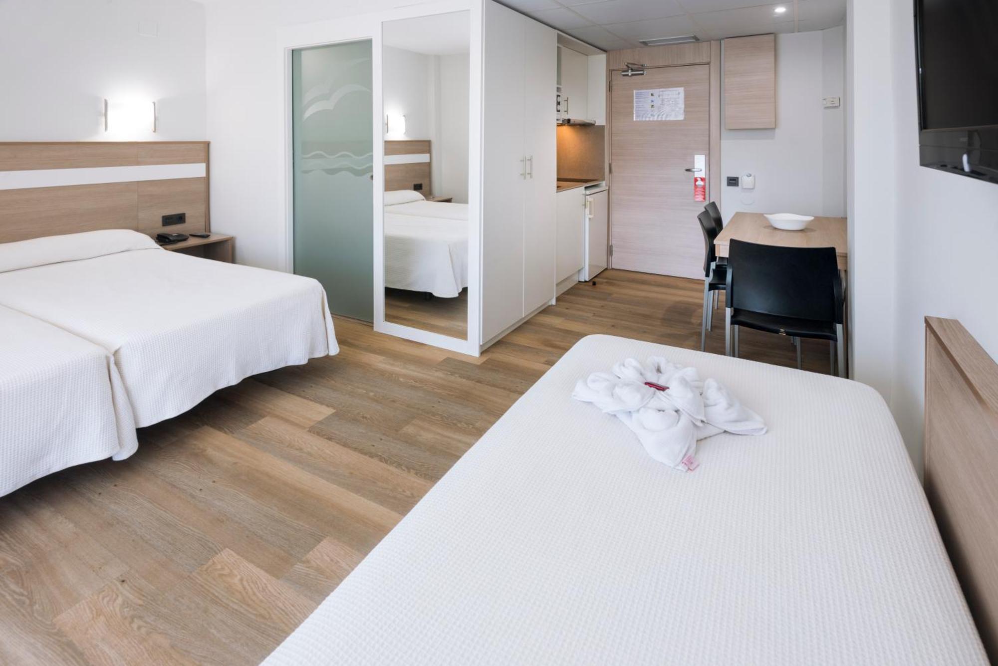 Hotel Marinada Salou Bagian luar foto