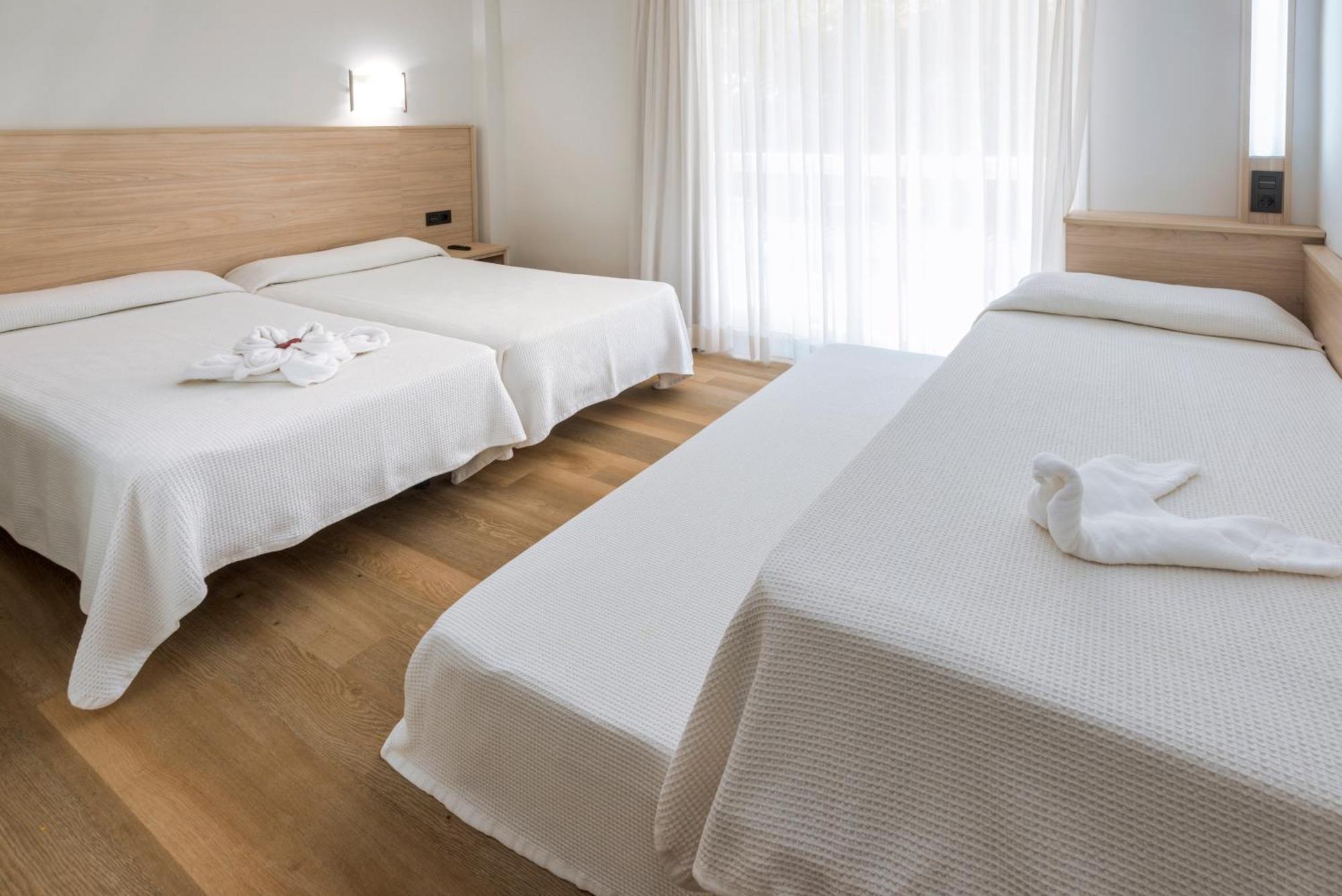 Hotel Marinada Salou Bagian luar foto